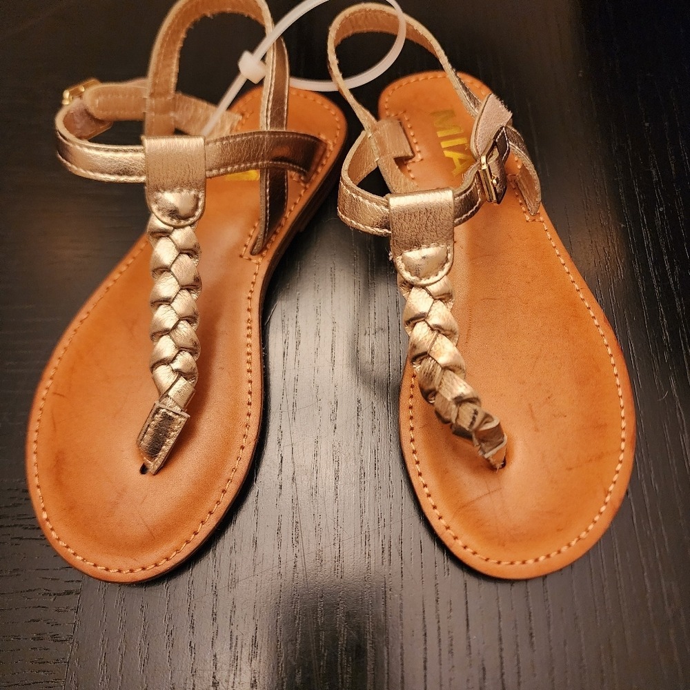 MIA Kids‎ T-Strap Sandals Girls Size 1 NWOT Gold Braided Metallic Thong Vacation